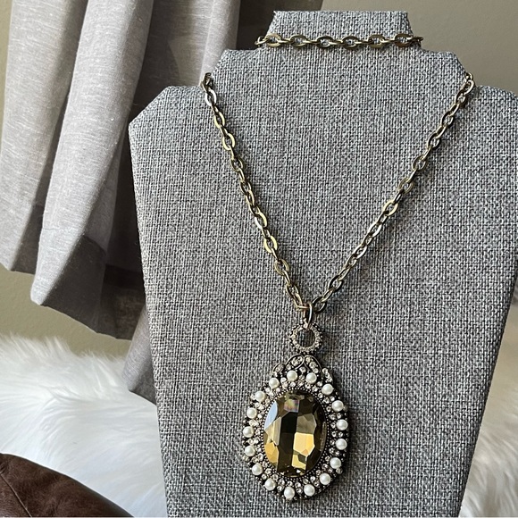 CHARMING CHARLIE | Vintage | Large Rhinestone Pendant Faux Seed Pearls Necklace - Picture 1 of 13